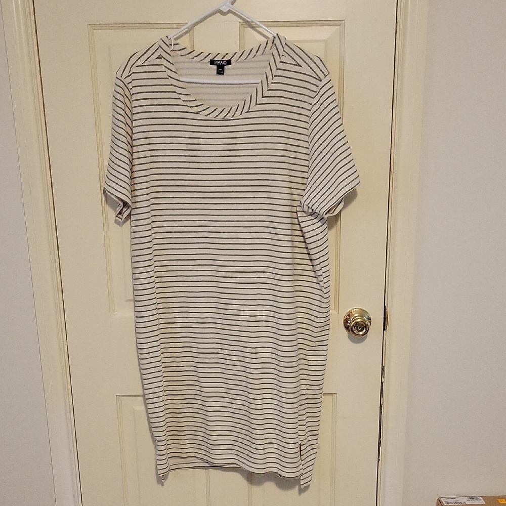 Buffalo David Bitton White and Green Striped Tee - Size XXL